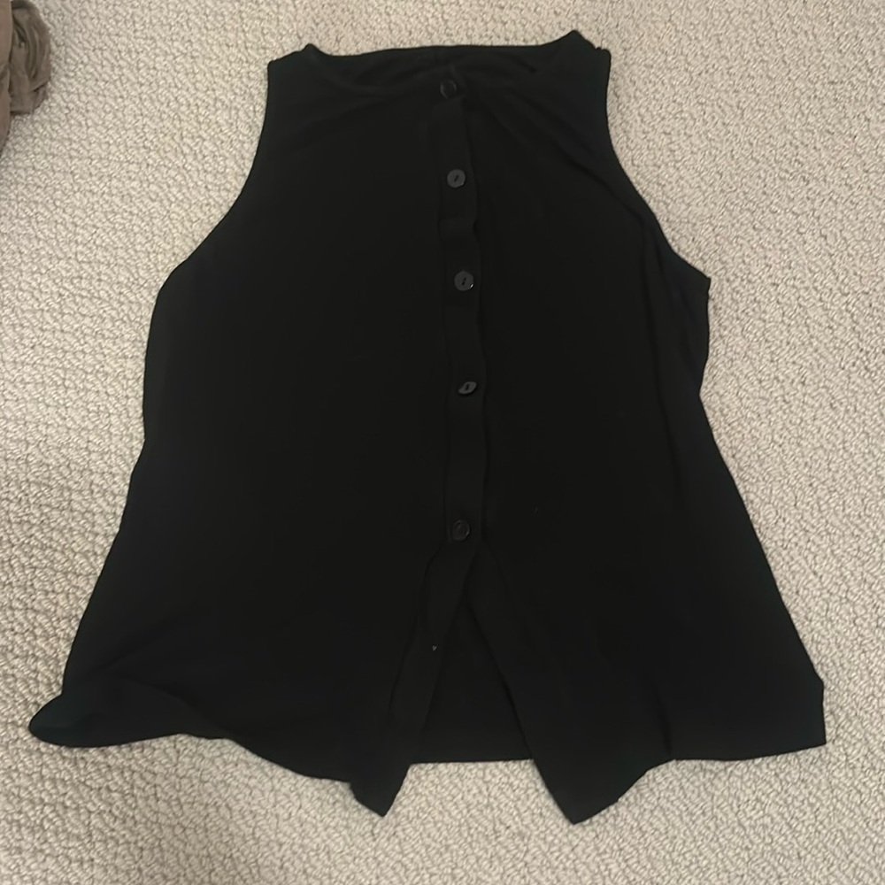 button up black tank